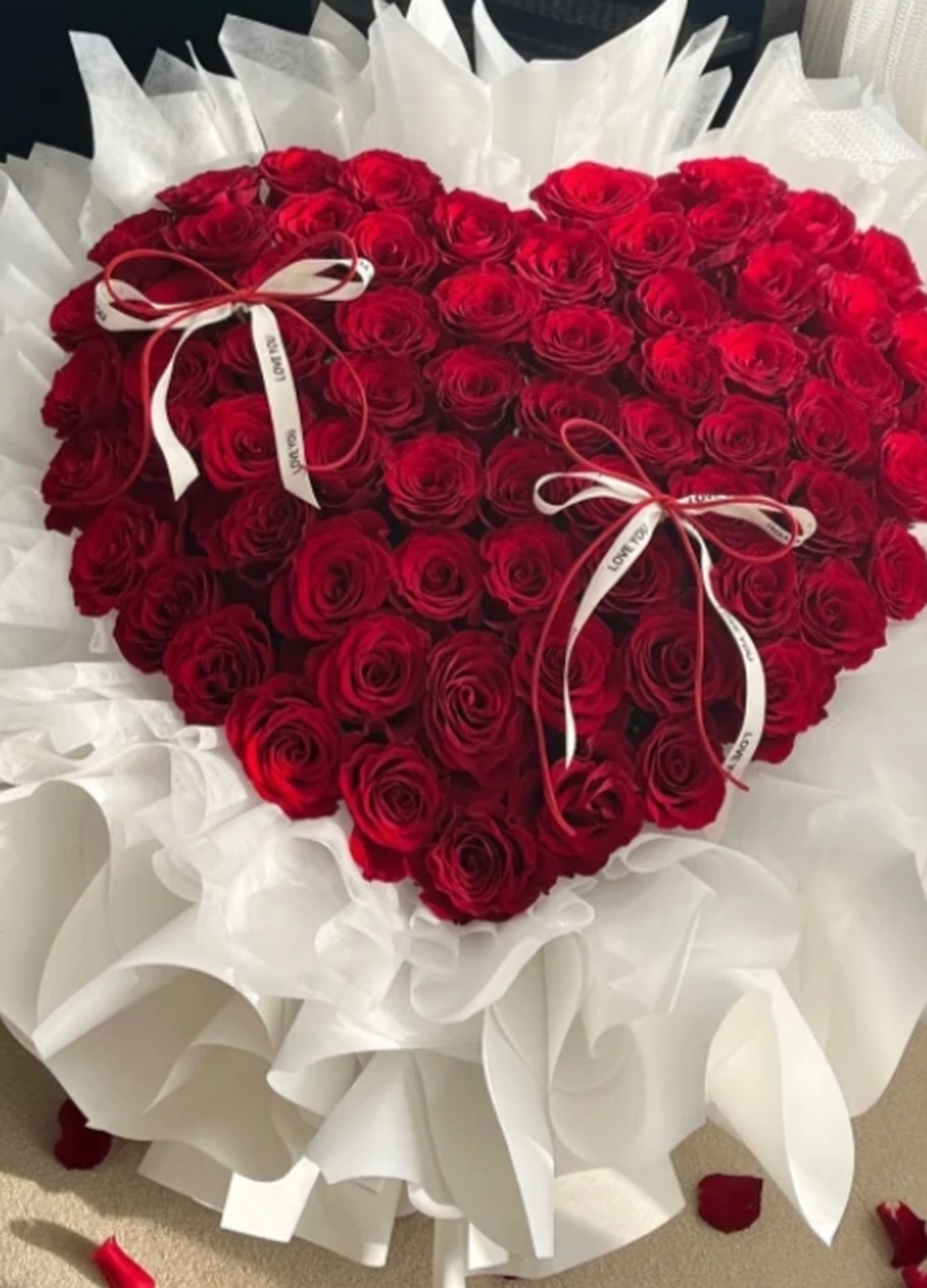 心形52支大花束,浓浓的爱意 红玫瑰,经典的花语,炽热的情感,是浪漫的
