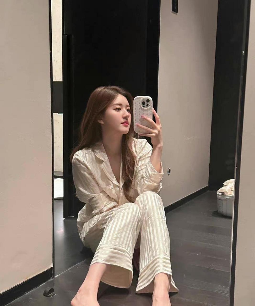 赵露思的脚脚,有人喜欢吗 #娱乐