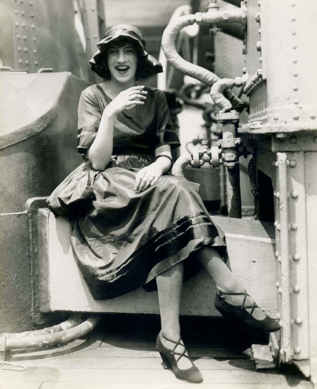 四五十年代,抽烟是美国女孩们的时尚!因为女明星们都抽!