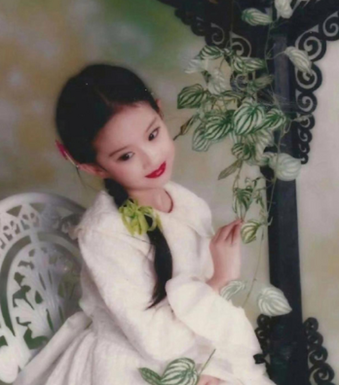 刘亦菲童年旧照,一看从小就是美人胚子!