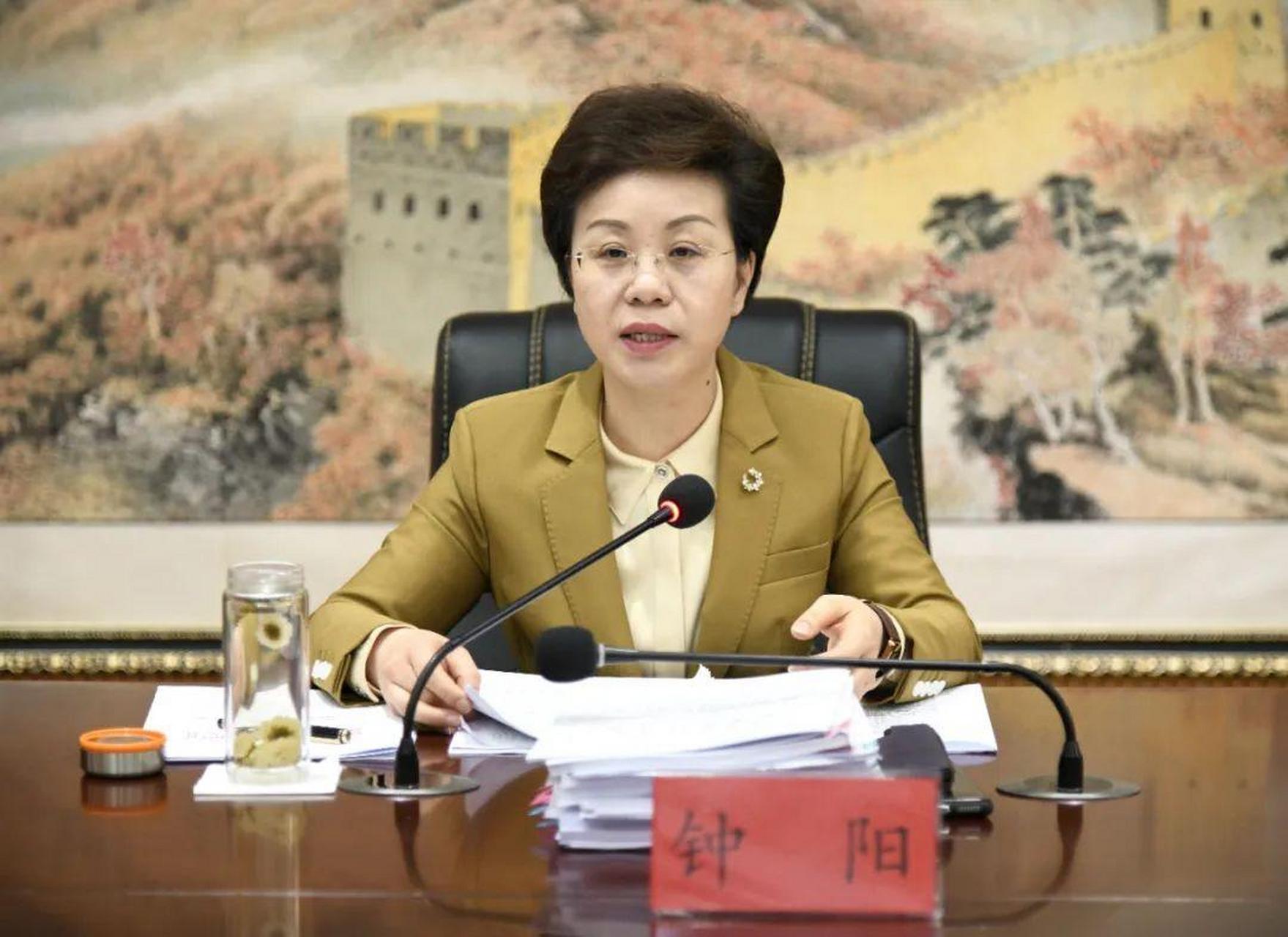 贵州黔南州州长钟阳简历已从官网撤下,她今年52岁,她不是贵州人,是