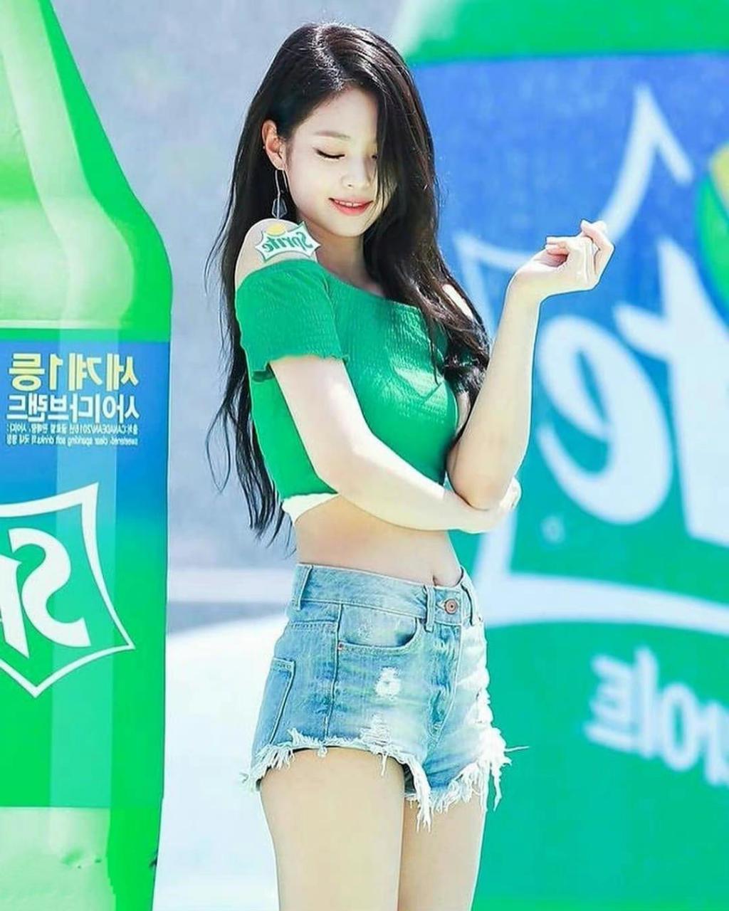 jennie#  爱雪碧的女孩,阳光下动人的笑容,活泼开朗的女孩谁都喜欢