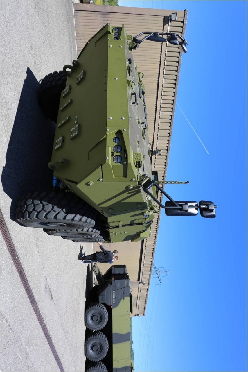 锯脂鲤iii一炮打响,极为畅销, 差不多是世界上最早的8×8型轮式装甲