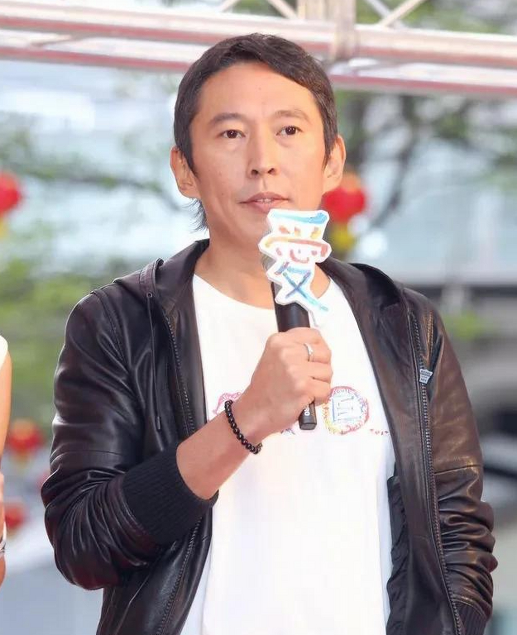 2018年,纽承泽执导电影《跑马》期间,被指控性侵女助理.