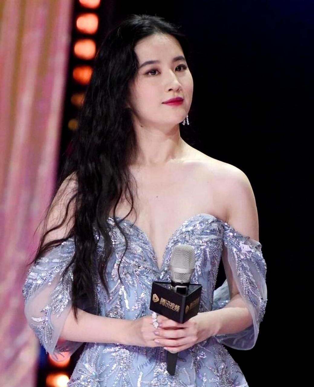 刘亦菲微胖的照片曝光后,网友感叹:我们的仙女姐姐变成了人间烟火!