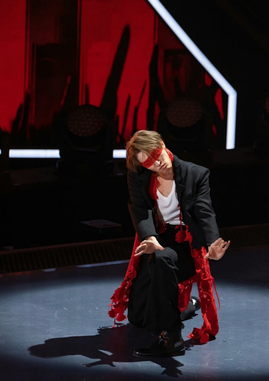 赞多,你的腹肌莫不是假的?这肚子是怎么做到一下子鼓的这么大?