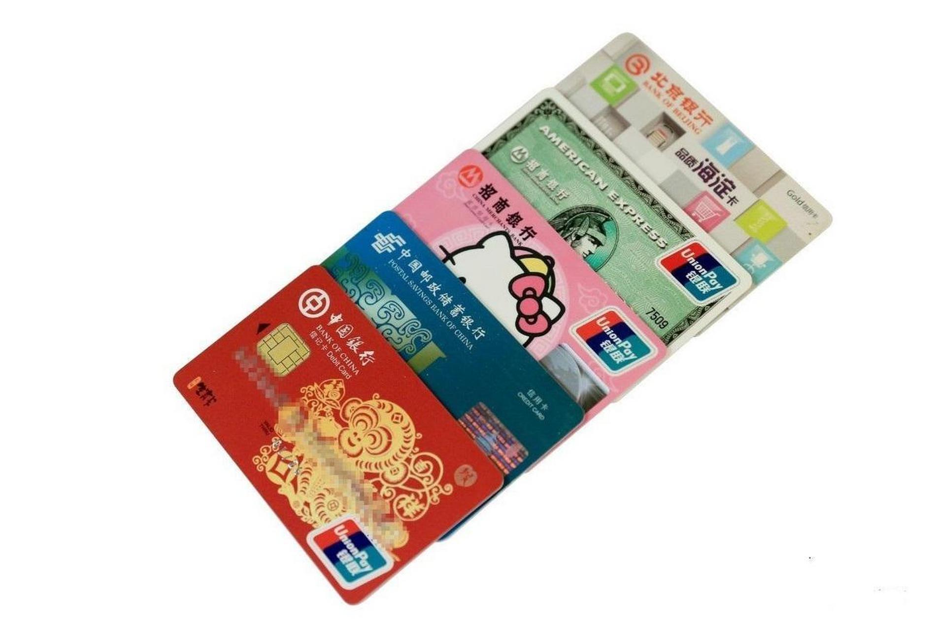 酒吧里,我掏出一张银行卡对漂亮的dj说:卡里有20万,随便花!