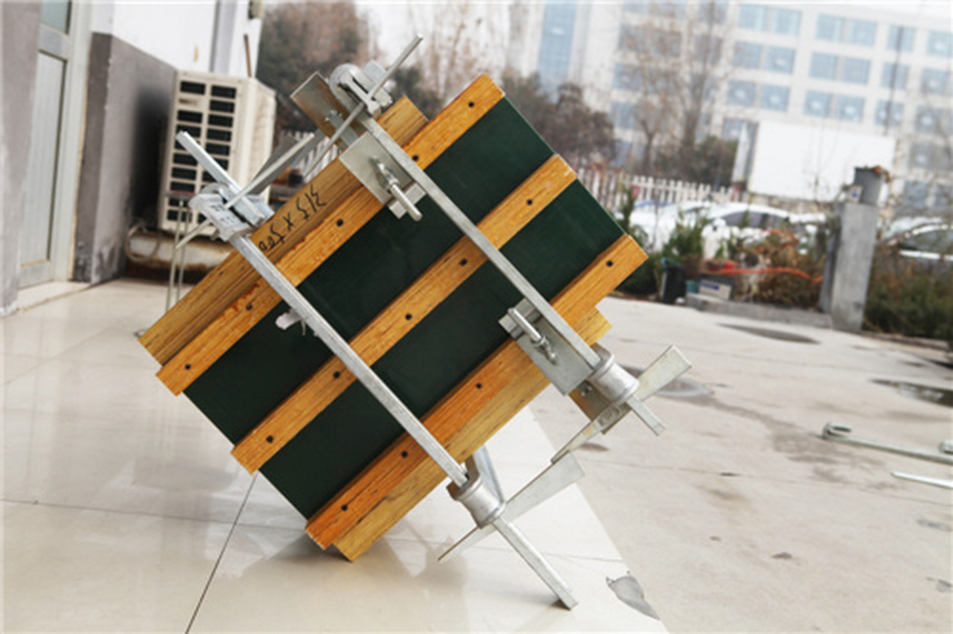 方柱加固件 新型 #方柱加固件# 是方圆建筑模具设计,研发并生产的一种