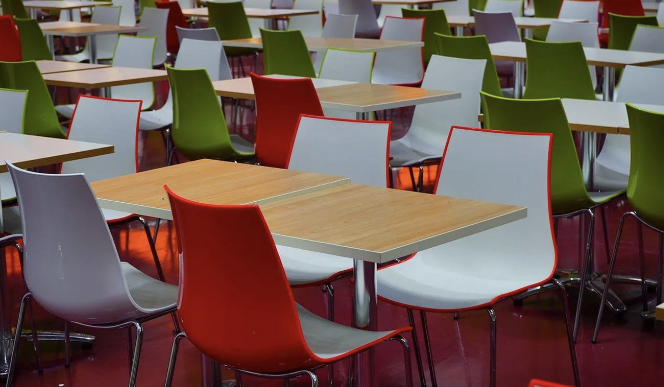 传媒女硕士创办社区食堂:打破传统模式,化解年轻人健康焦虑  近期,"