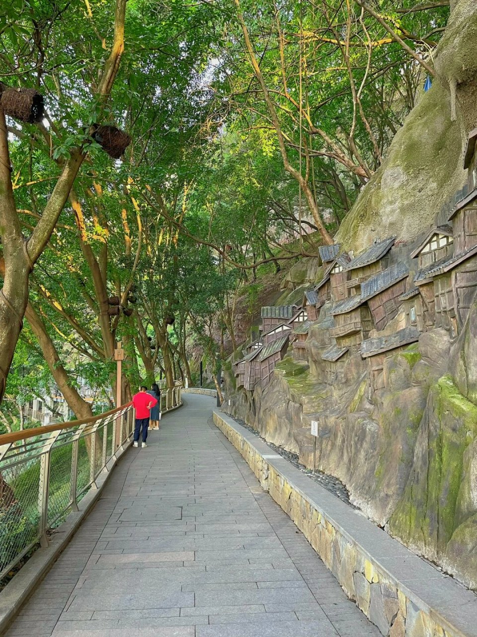 重庆半山崖线徒步,山城最美的悬崖步道  沿着崖线前行,感受山城的壮丽