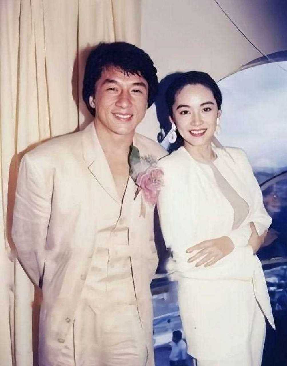 林青霞年轻照曝光,绝对是清纯少女 从曝光的照片我们可以看出林青霞
