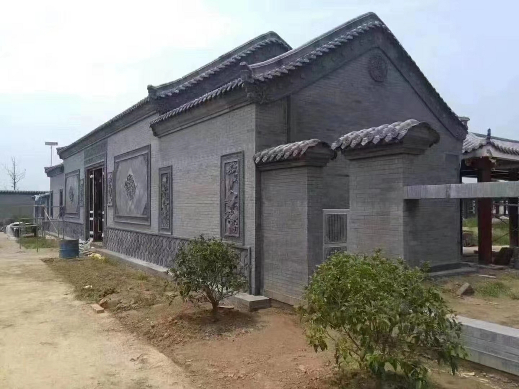 青砖青瓦的发展#新雨晨仿古建筑#   如今,在当下的古建筑风格中,仿古