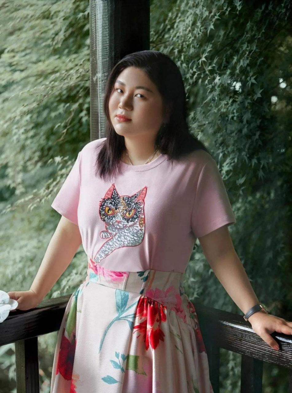 gif创作人# 杨天真晒自己的海边自拍照片,感觉她是不是瘦了好多啊之 