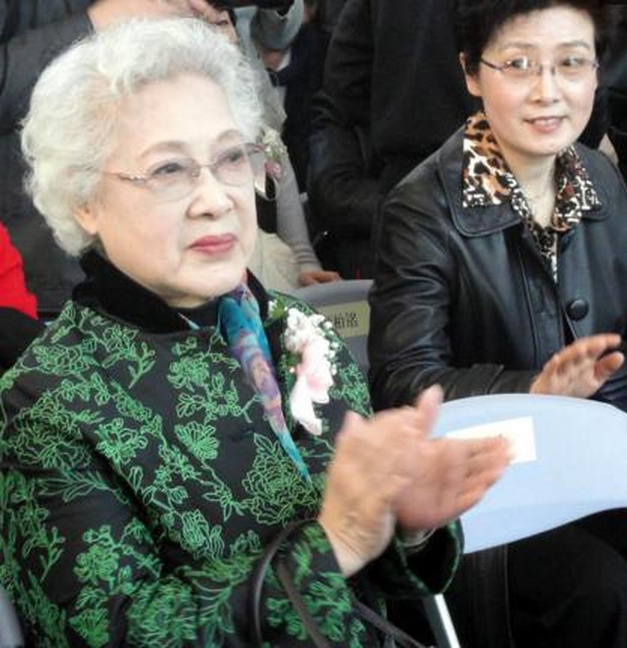 领动计划# 秦怡携70多岁女儿金斐姮同框走红毯!