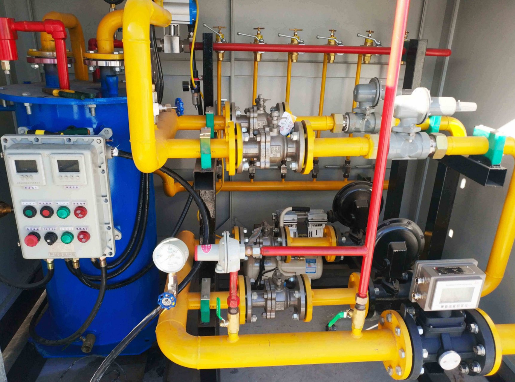 cng减压撬是用于cng系统的设备,主要用于将高压cng减压到安全的棺作