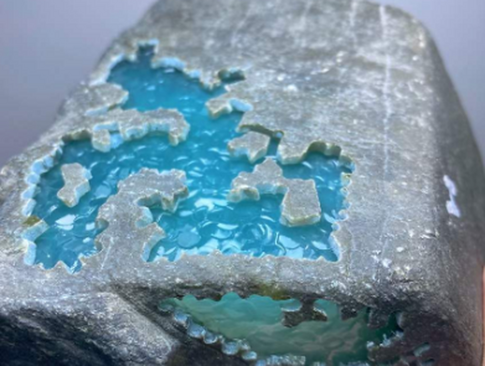 点击头像看直播##翡翠原石# 木那天空蓝牌子料,大面积脱沙,荧光四起