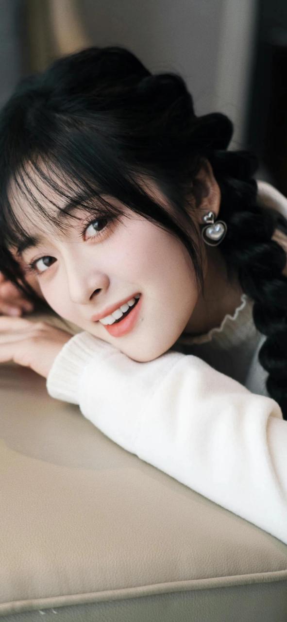 沈月头像写真壁纸图集.俏皮麻花辫甜美可人.