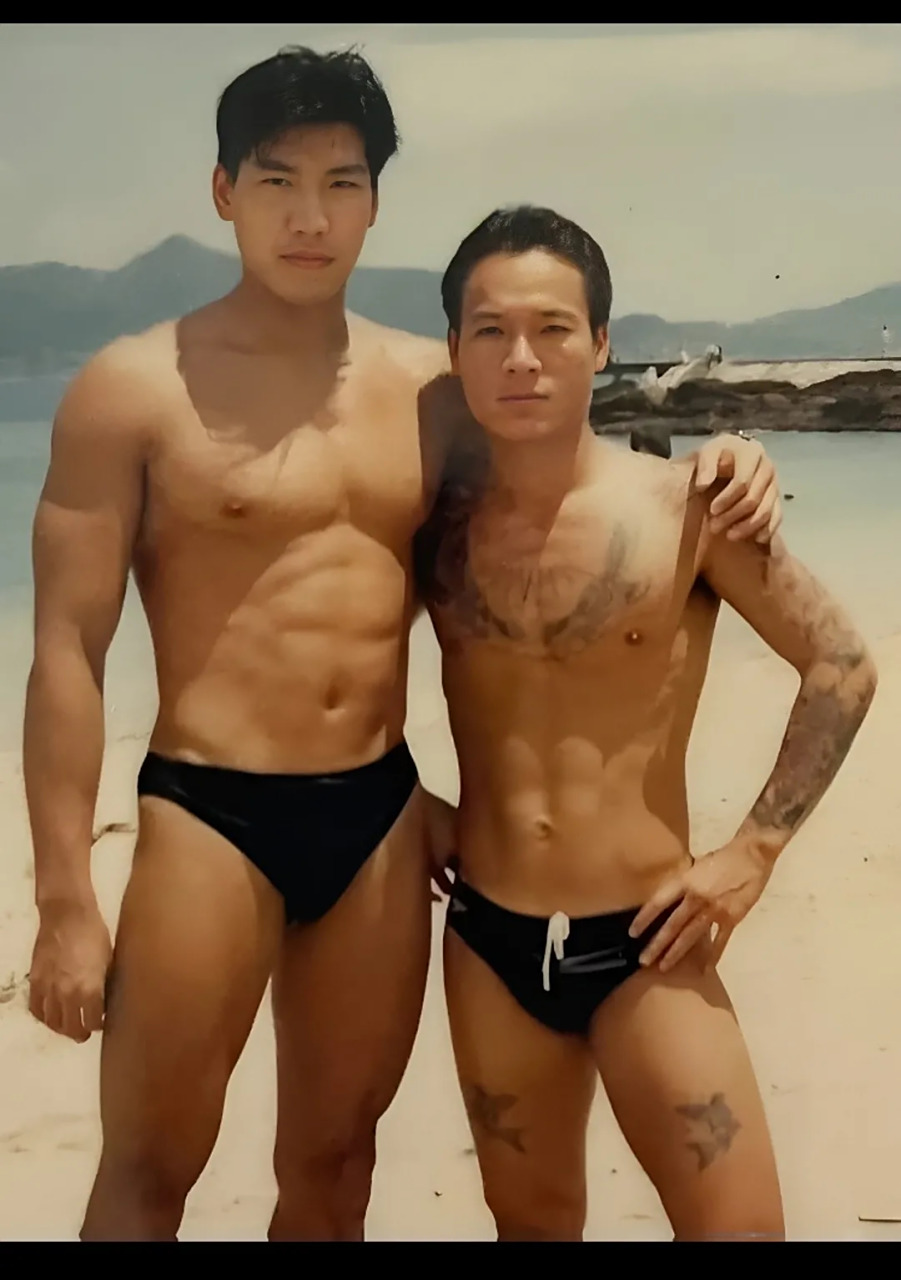 "乌鸦"张耀扬和"b哥"吴志雄合影,那时候他们都还年轻~  吴志雄看上去