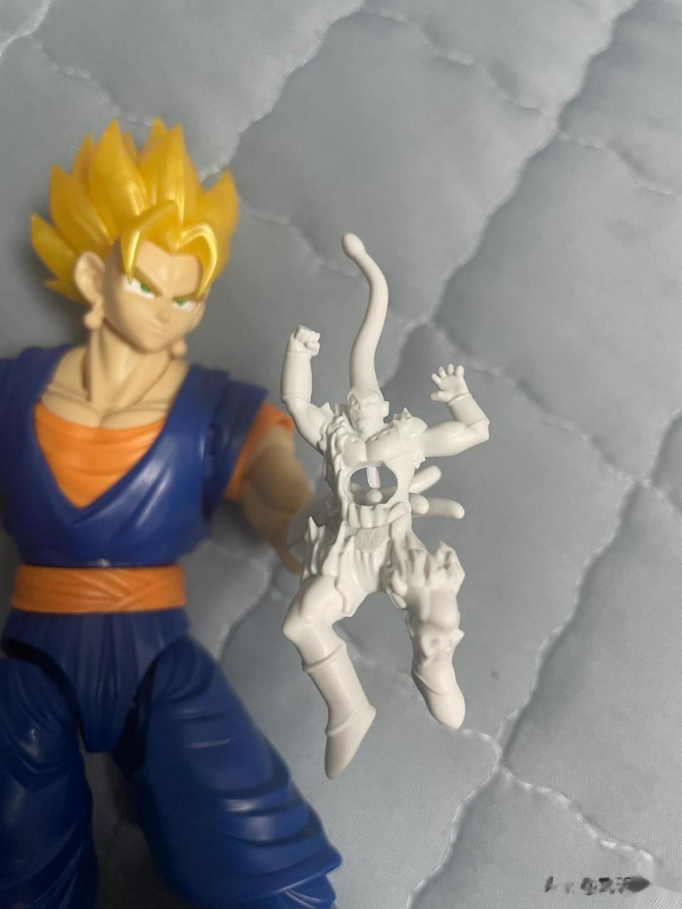 很逆天的特效件,真就四十米长的大刀. 意外的是小魔人布欧精度还挺好