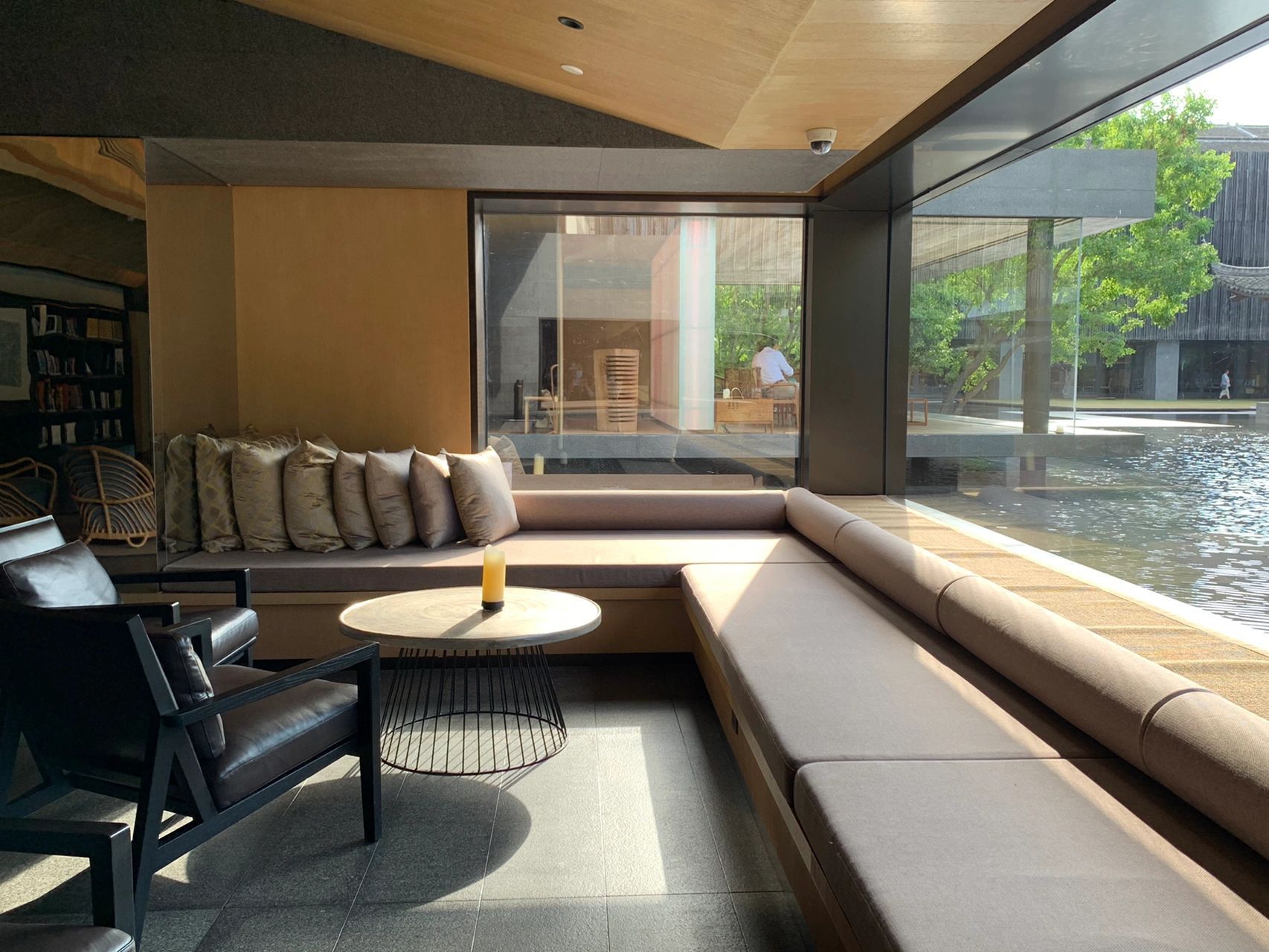 但他的中式设计却自成一派 他就是水平线设计创始人 琚宾 琚宾早年