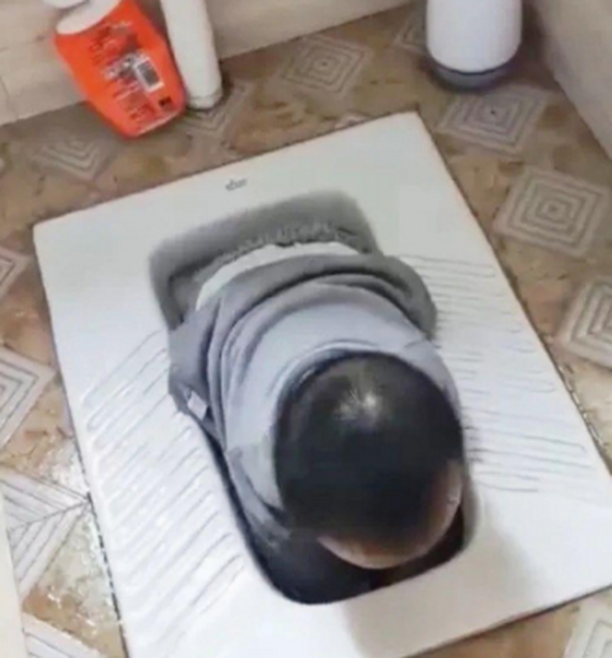 熊孩子上厕所,事大.