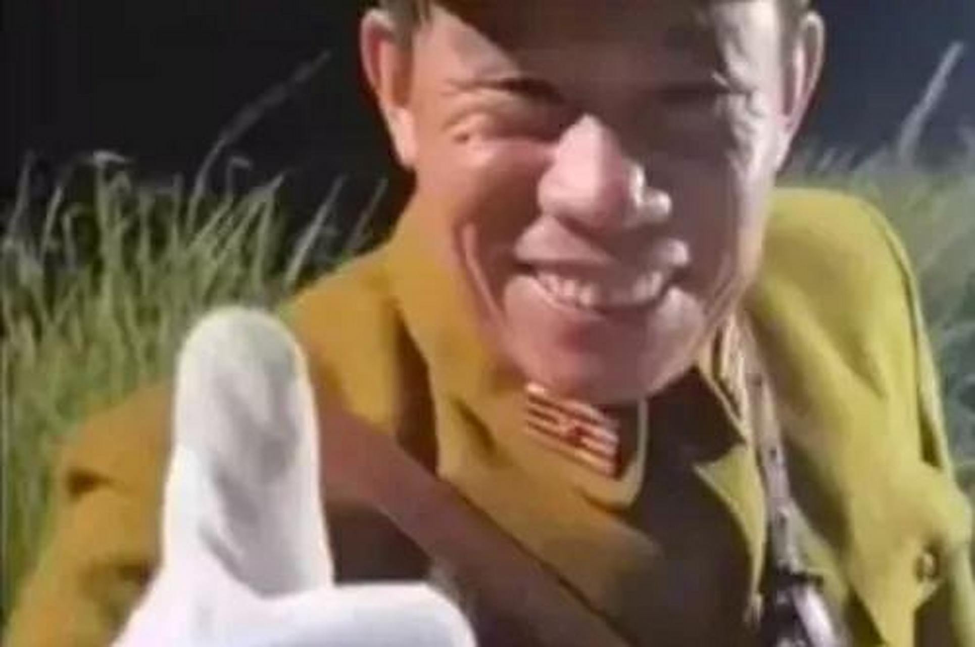 一次,"鬼子专业户"杨清文陪老婆去寺庙上香,直接被轰了出来,一些游客