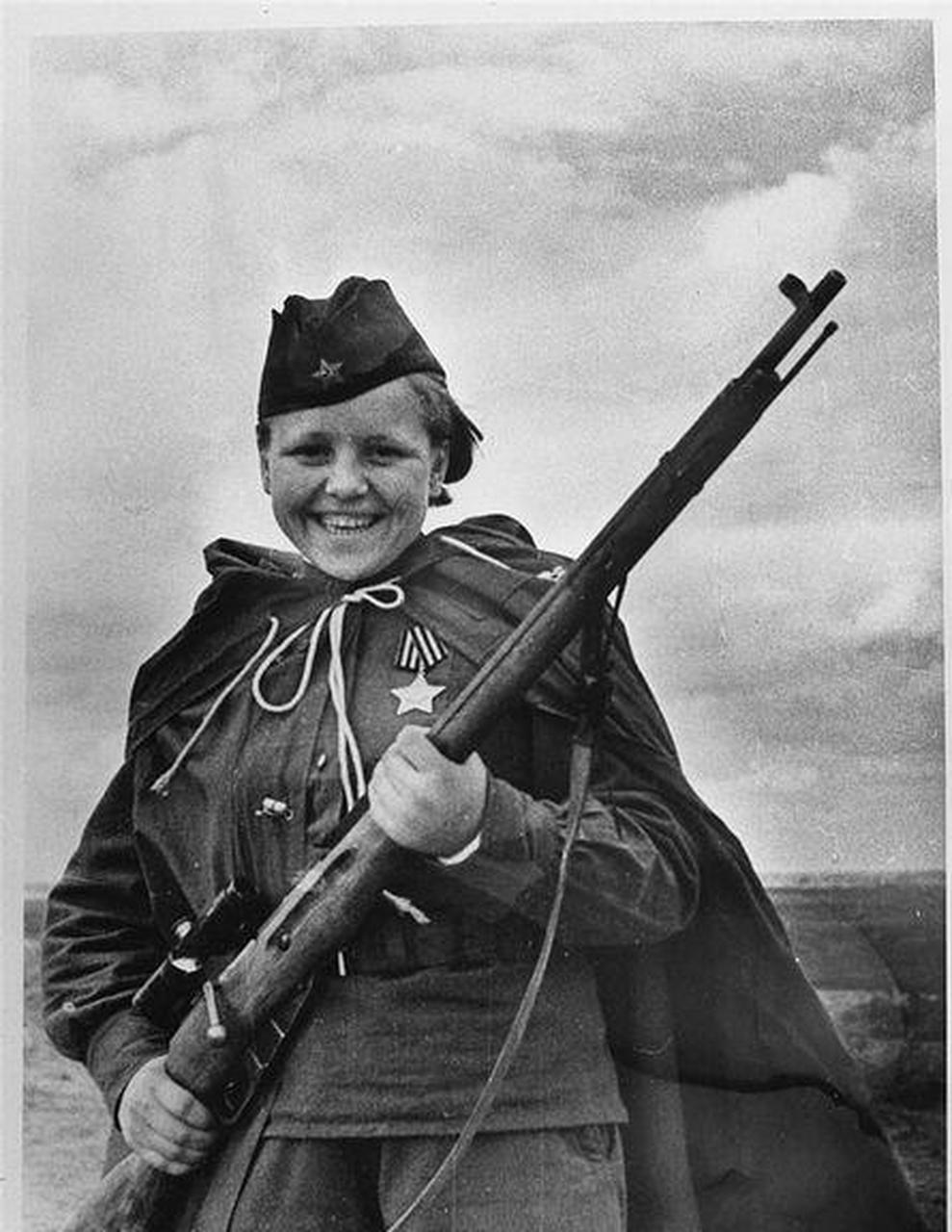 1942年,两个苏联女兵令人心痛的一幕发生在眼前!