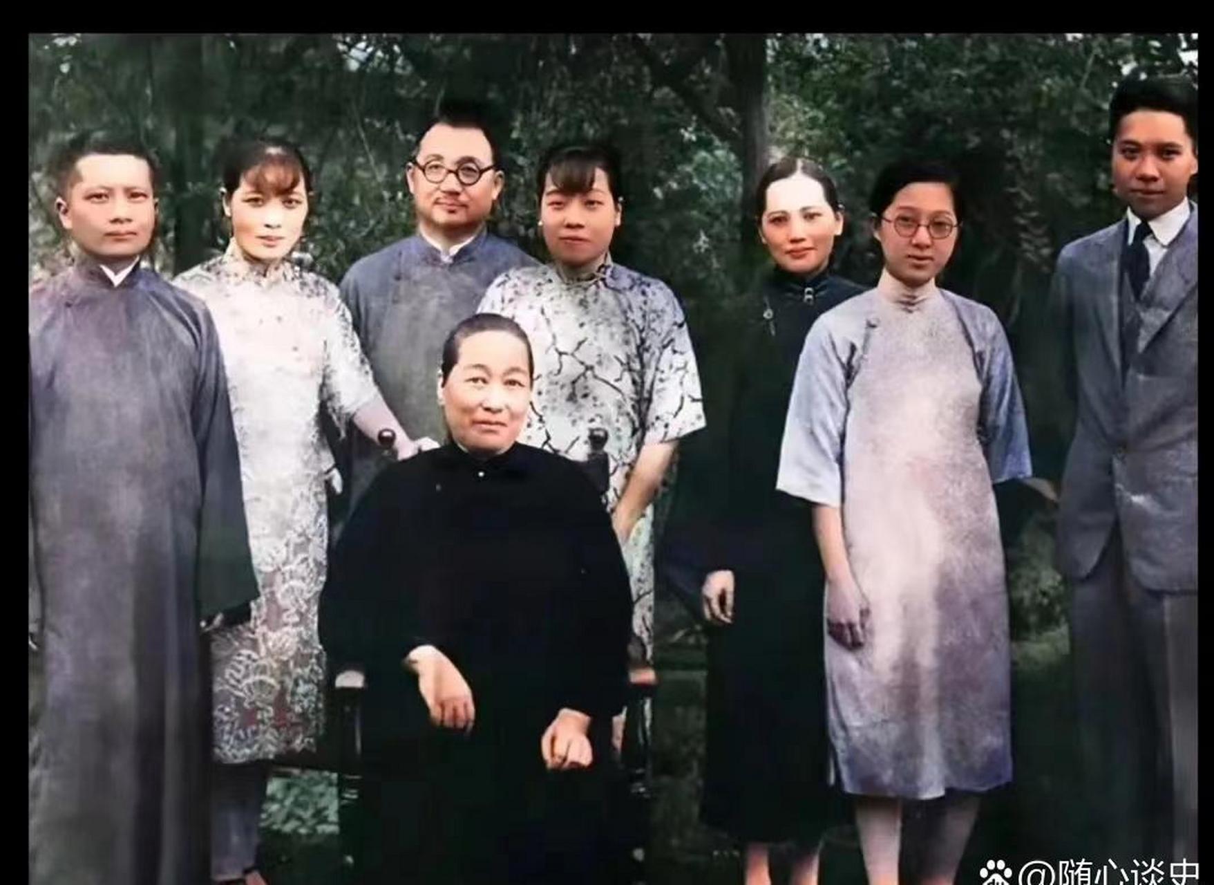 倪桂珍在19岁时就嫁给宋嘉树,相传倪桂珍的母亲是明朝宰相徐光启的