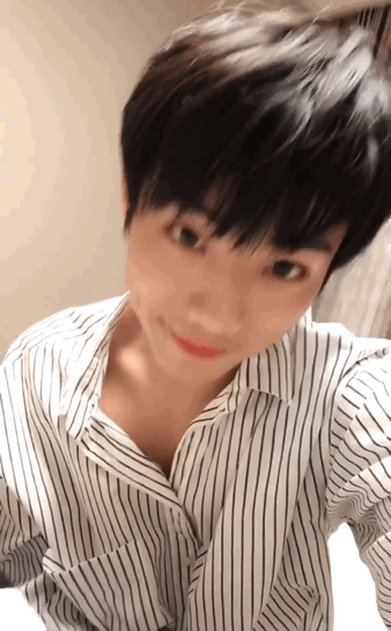 李振宁在《青春有你》第9期表演《重塑》时,有一种非常向上的感觉,无