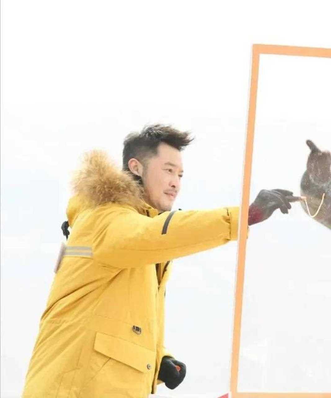 胡可和沙溢越来越有夫妻相了,小鱼儿和安吉也越来越帅气,更像妈妈胡可