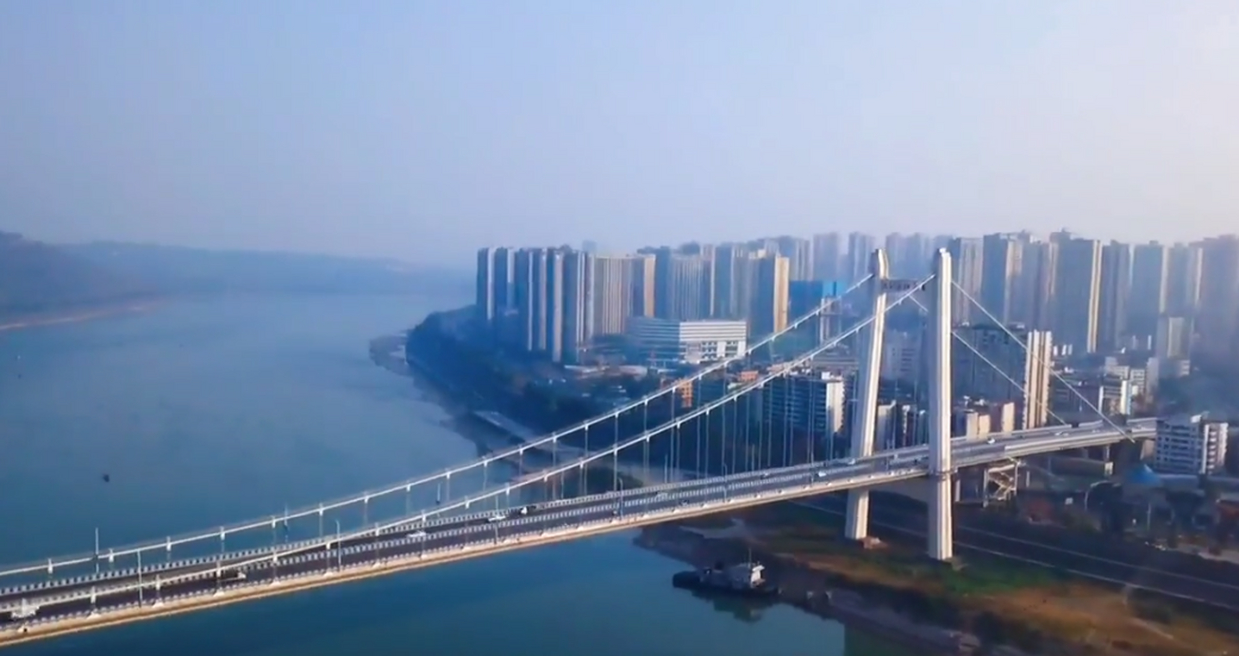 重庆江津的支坪长江大桥与小南海长江大桥在6月没有顺利发布设计施工