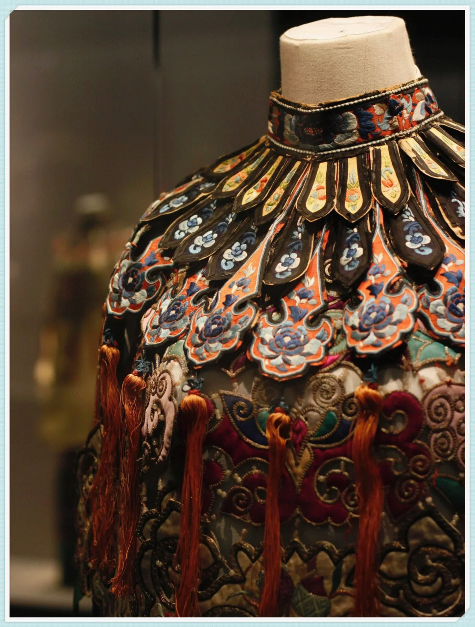 非遗文化|云肩:当西方学士袍遇上中式霓裳?