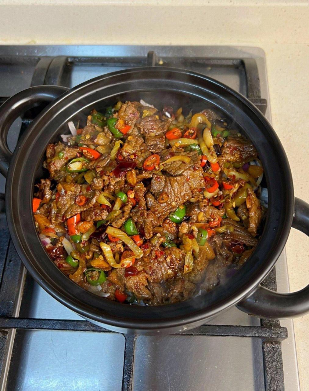 家常版干锅牛肉,香香辣辣,放点酸菜真的绝了|今天分享一道不管江西人