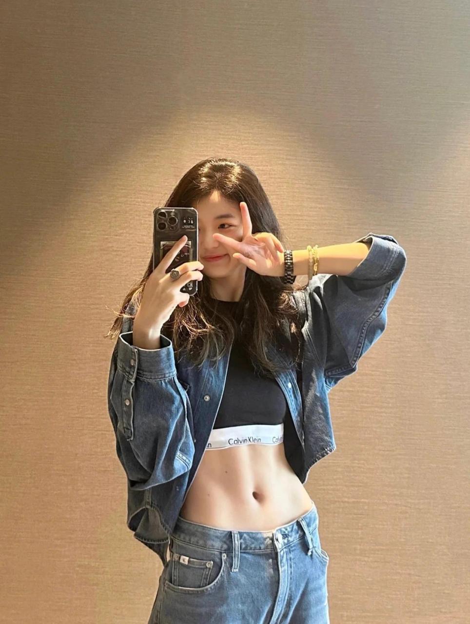 孙千最新早秋穿搭来啦 帅哭了 千总的马甲线呀!