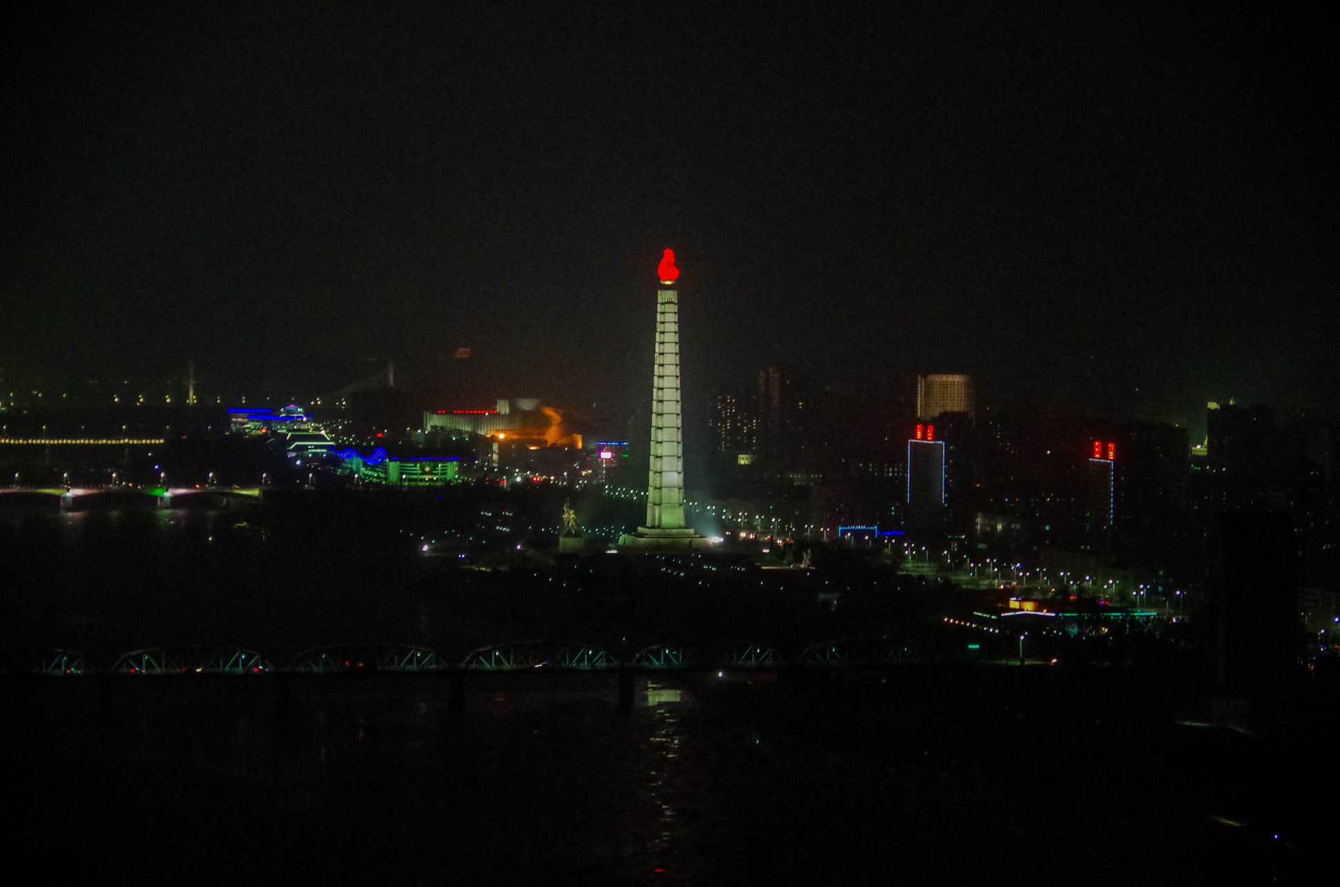 朝鲜作为一个社会主义国家,一直以来都在强调主体思想,这也是他们国家