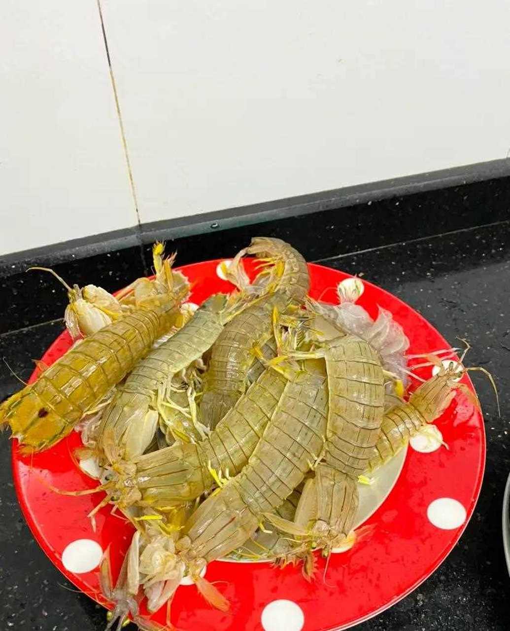 佩佩最爱的一款小鱼:蚬仔,这是一款价格比较低廉的小杂鱼,但就是深得