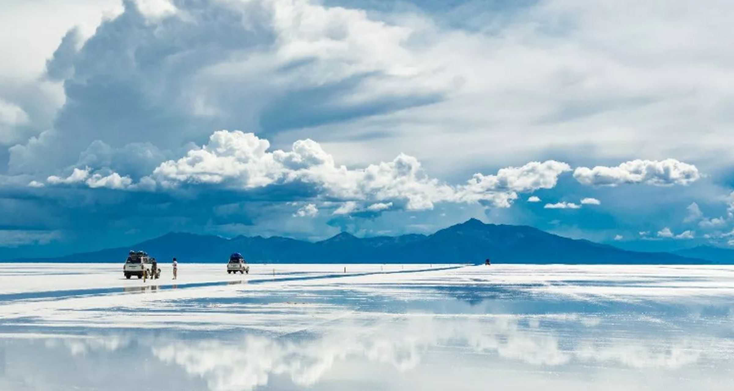 世界奇观 乌尤尼盐沼——玻利维亚 为世界最大的盐层覆盖的荒原,有