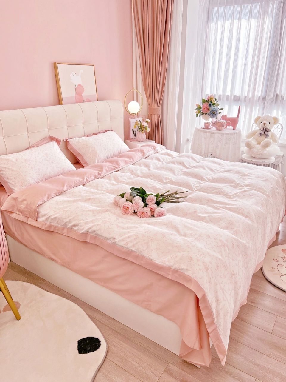 颜色还蛮重要哒,决定了整个房间的风格, 我家是只有床头一面刷了彩漆