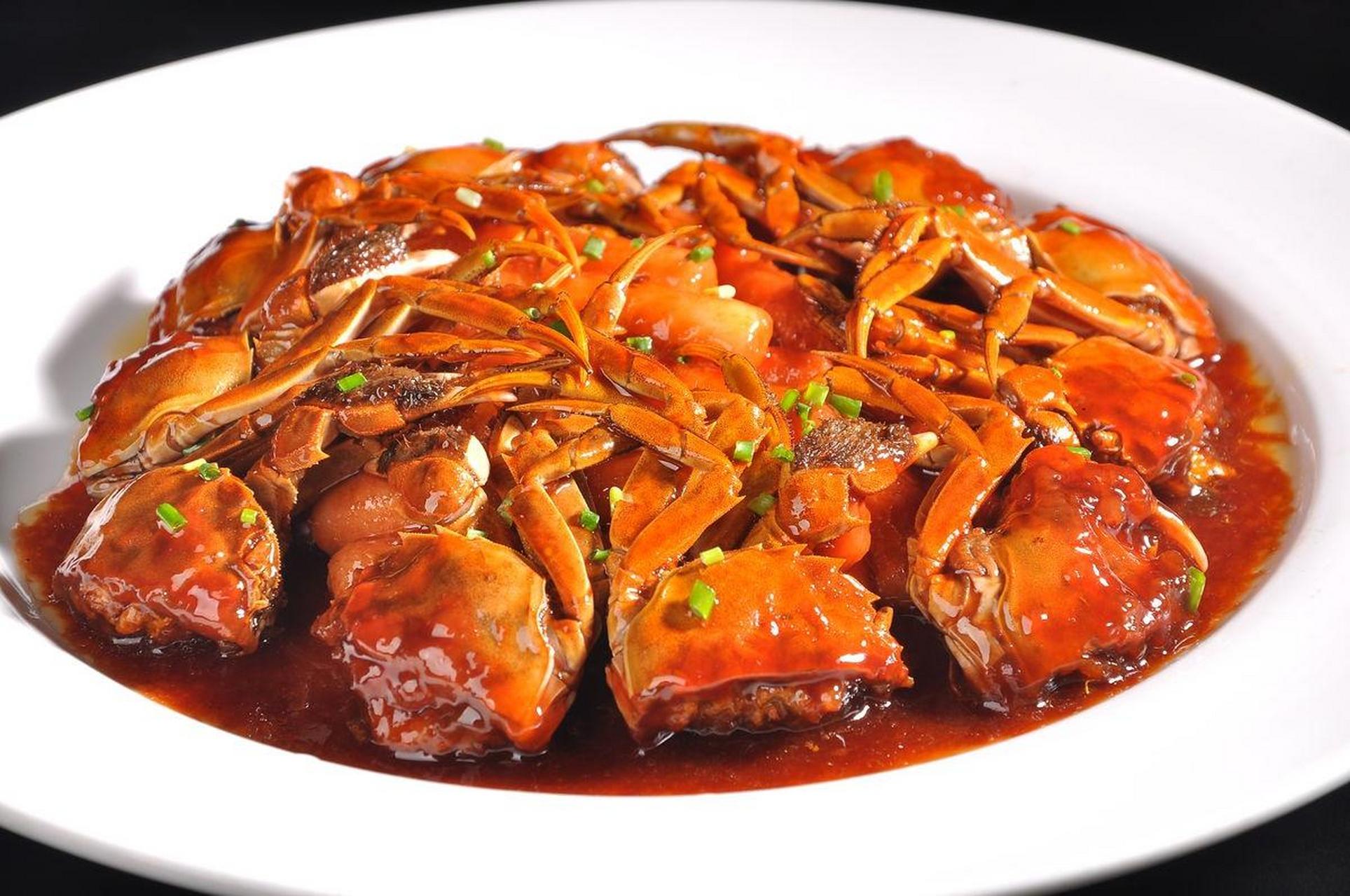 上海人过年必吃的一道菜油酱毛蟹,上海人对螃蟹的喜爱众所周知,即使是