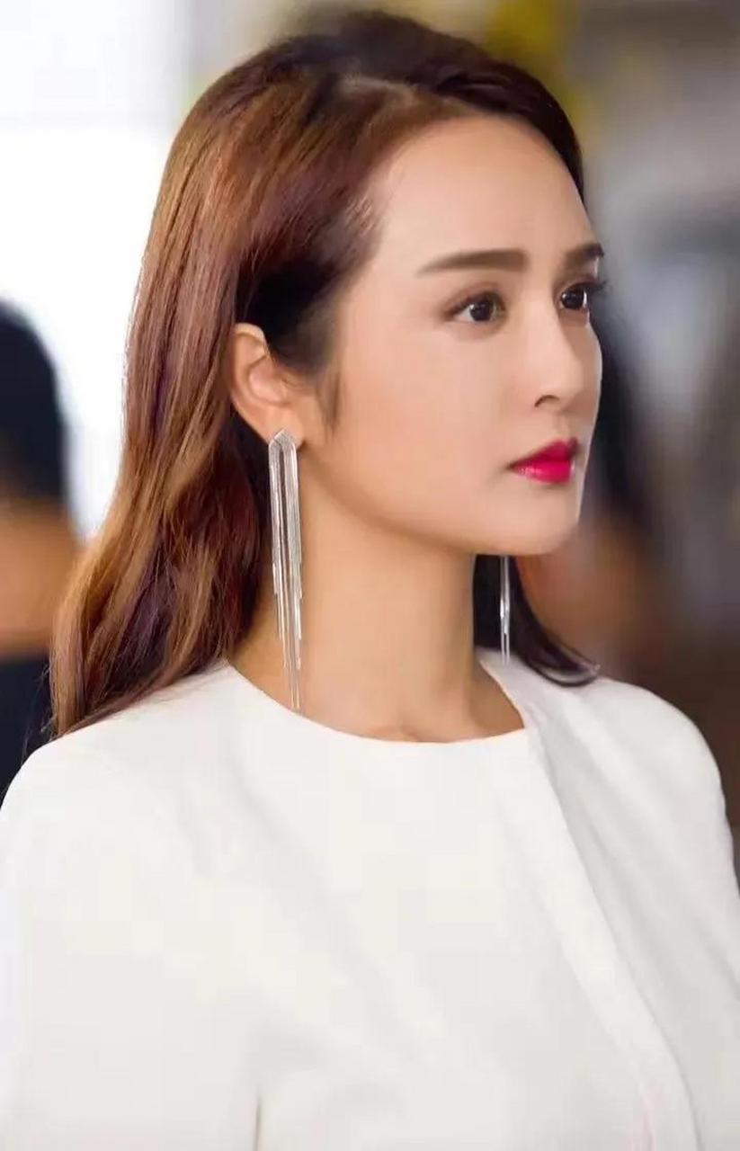 赵悦童是一位出色的演员,她的高质量人生经历可以从以下几个方面进行