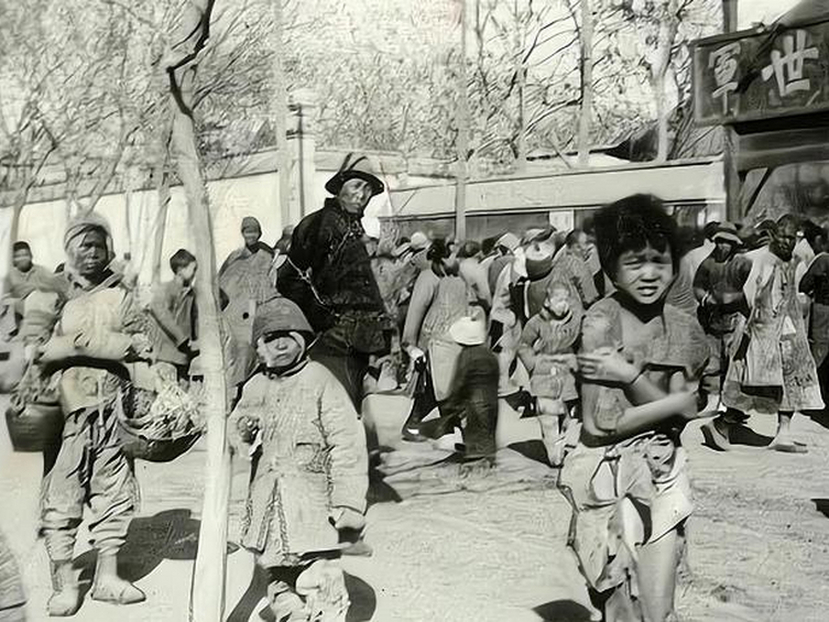 民国时期,穷困老百姓冬天也穿不起衣服