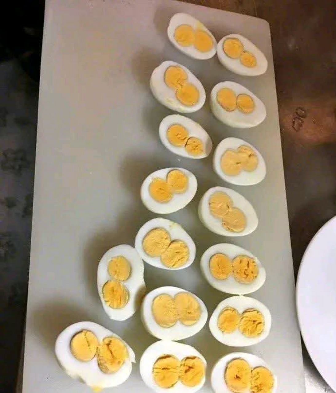 这么多双黄蛋的概率是多少[抠鼻]