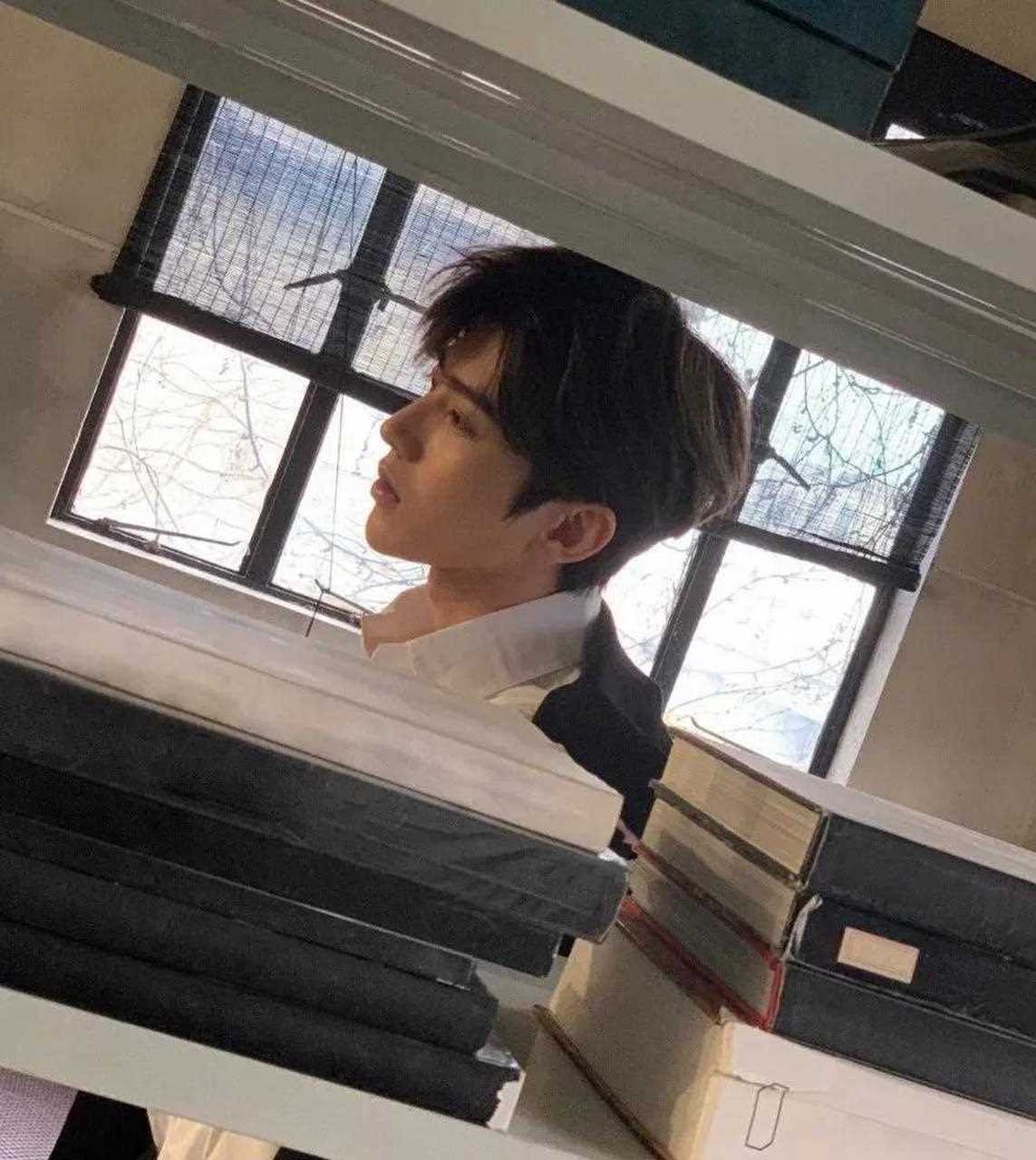 美好的一天从欣赏蔡徐坤的帅气侧脸杀开始,好![拳头]