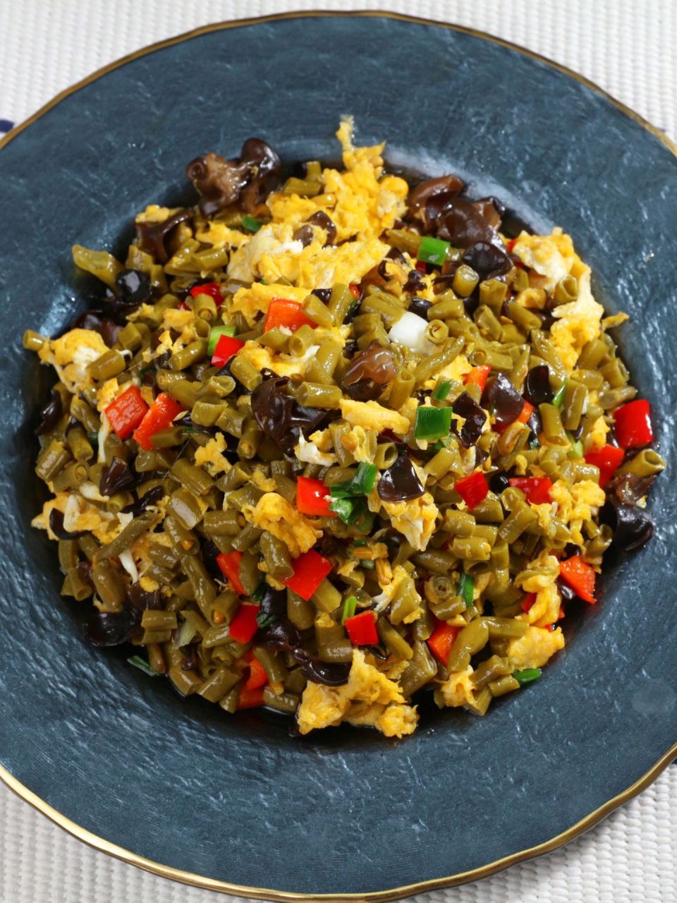 木耳泡豇豆炒鸡蛋,懒人减脂,解锁新花样 做菜是一门学问,也讲究"美美