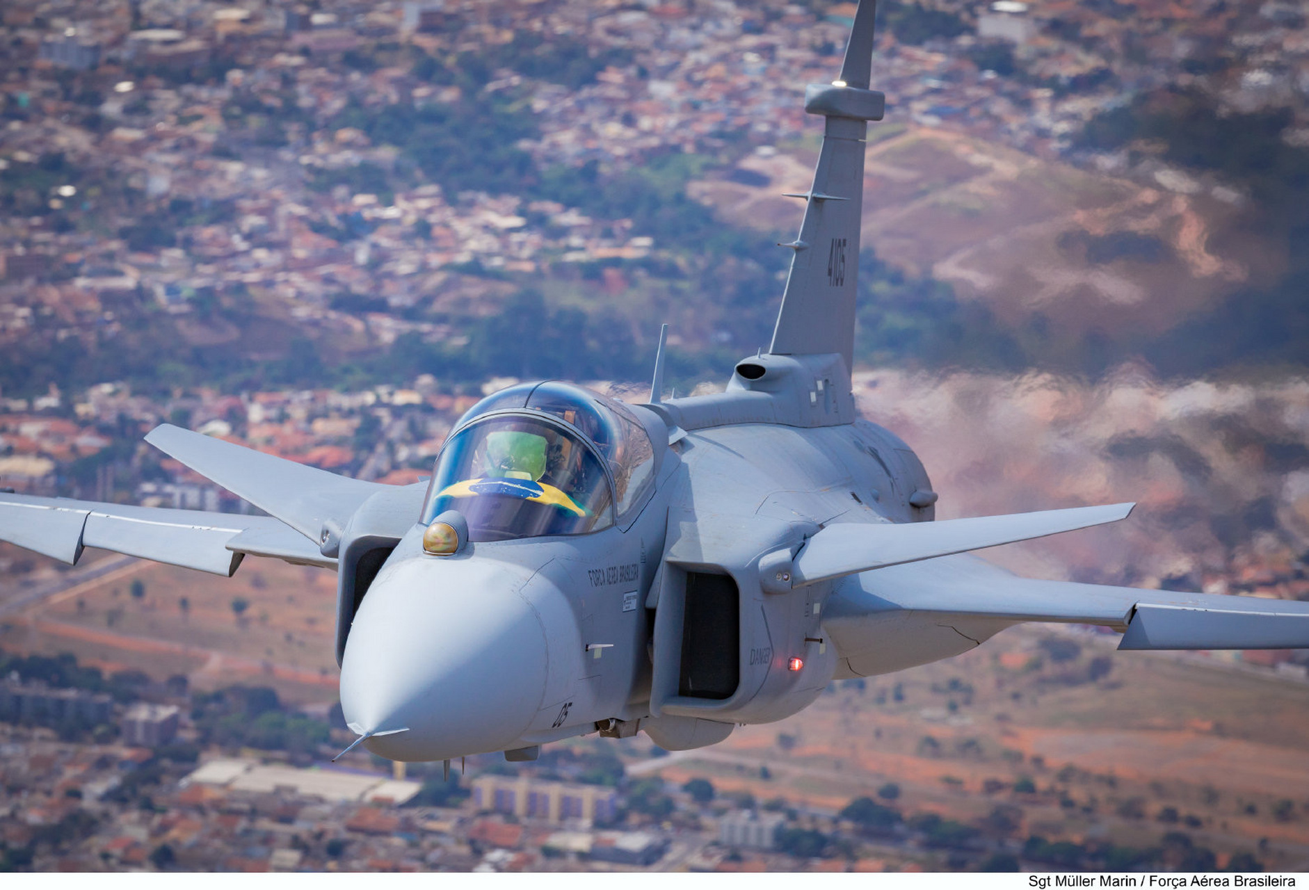 有一说一,这照片拍得不错,f-39战斗机就是jas-39e/f战斗机的巴西定制