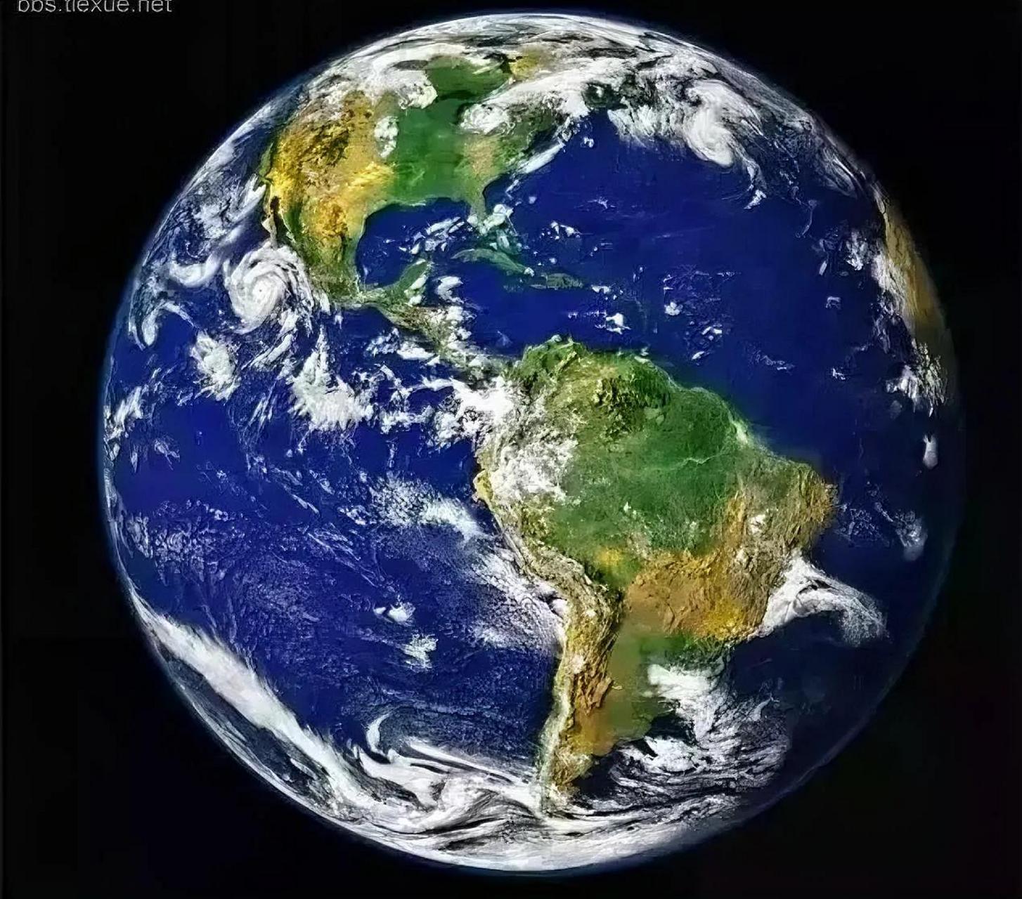 如果把地球上所有的水聚集在一起,将形成一个半径小于700公里的水球.