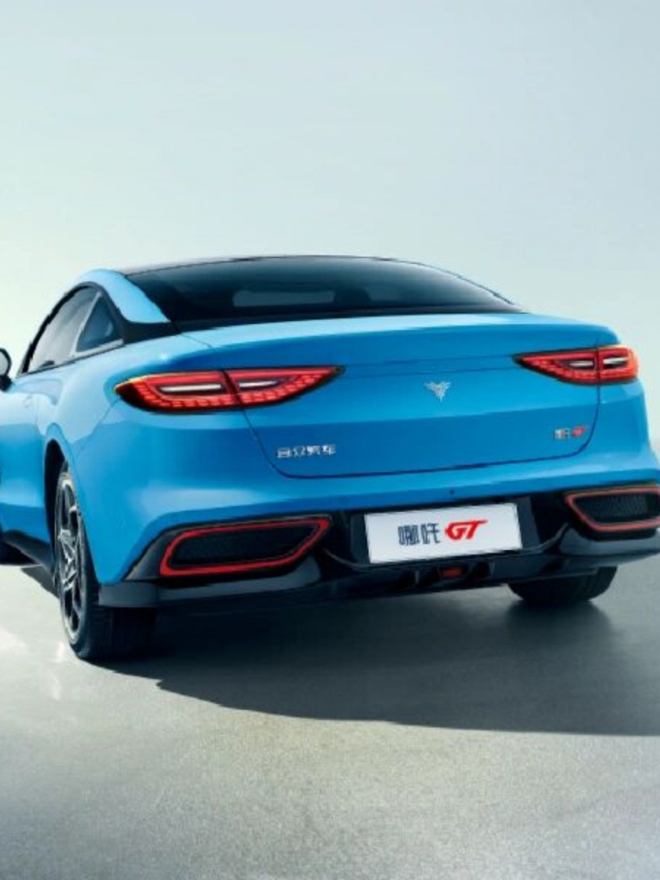 哪吒gt:每天了解一辆电车  哪吒gt是一款新能源两门gt跑车,售价在17.3