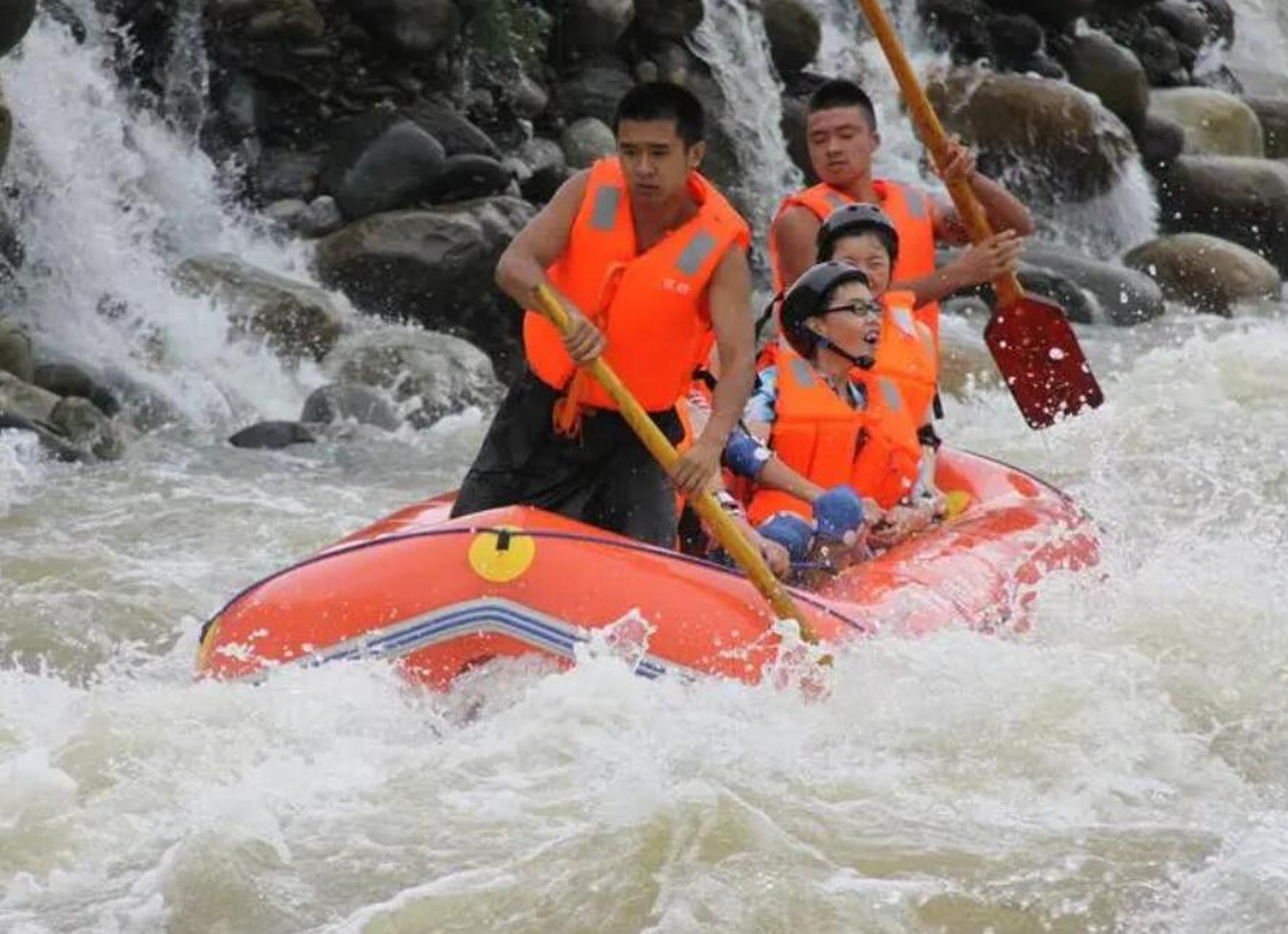 唐家河漂流:自然风光美丽,紧邻唐家河自然保护区和青溪古镇,漂流河水