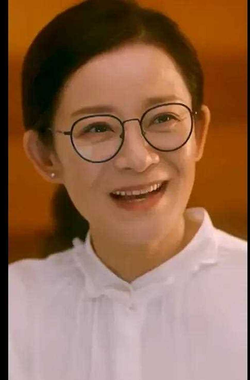 面对美女的诱惑,职场精英杨柯为什么选择了一个平凡年龄大的潘老师?