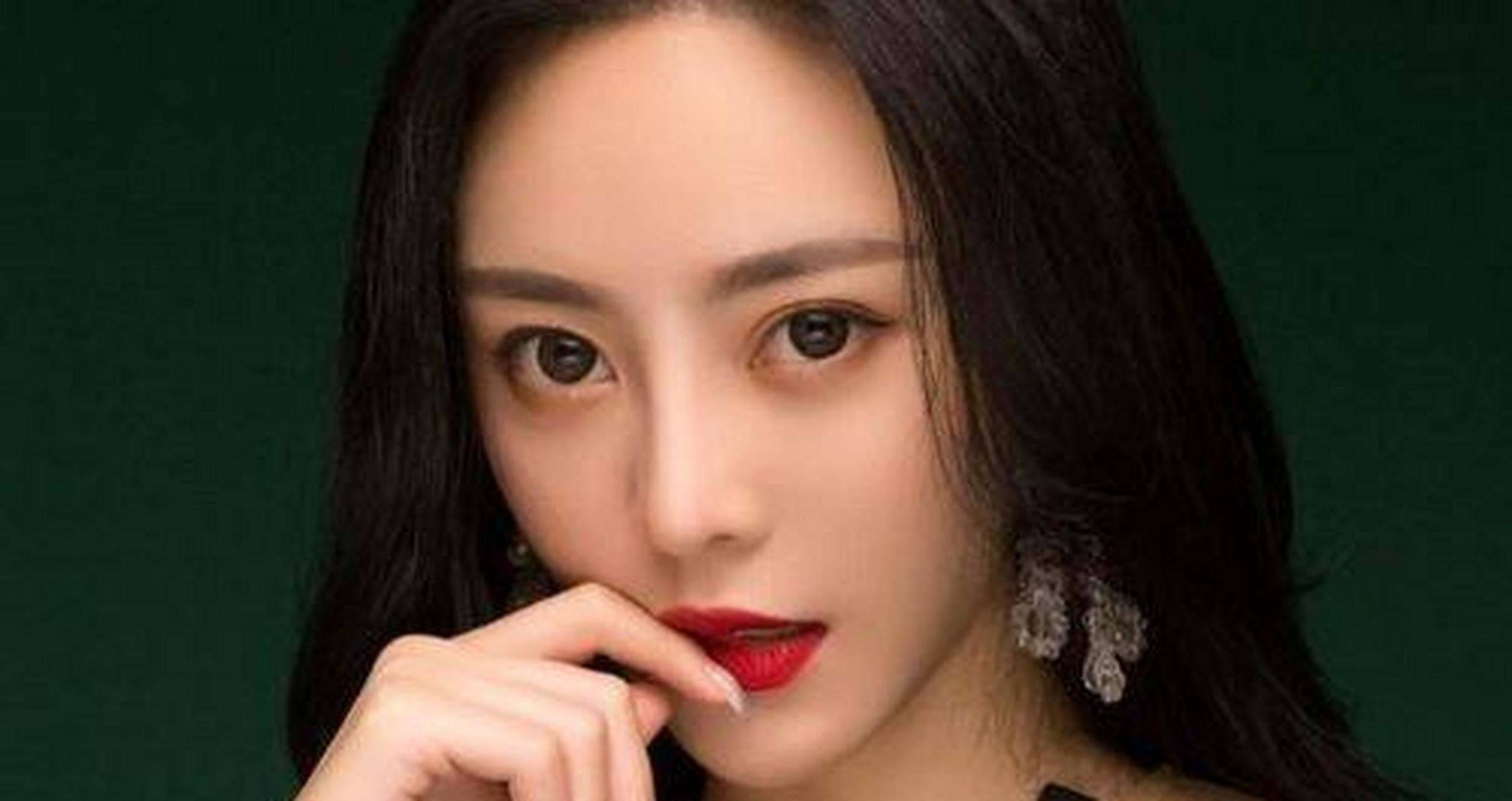 抖音网红胡桃佳子lj是谁她是干什么的 她怎么火起来的